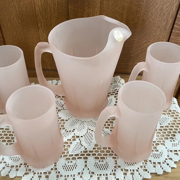 COPY - Vintage Frosted Satin Pink Pitcher and Set Of 4 Tankards By A Tiara Excl… - Picture 3 of 3